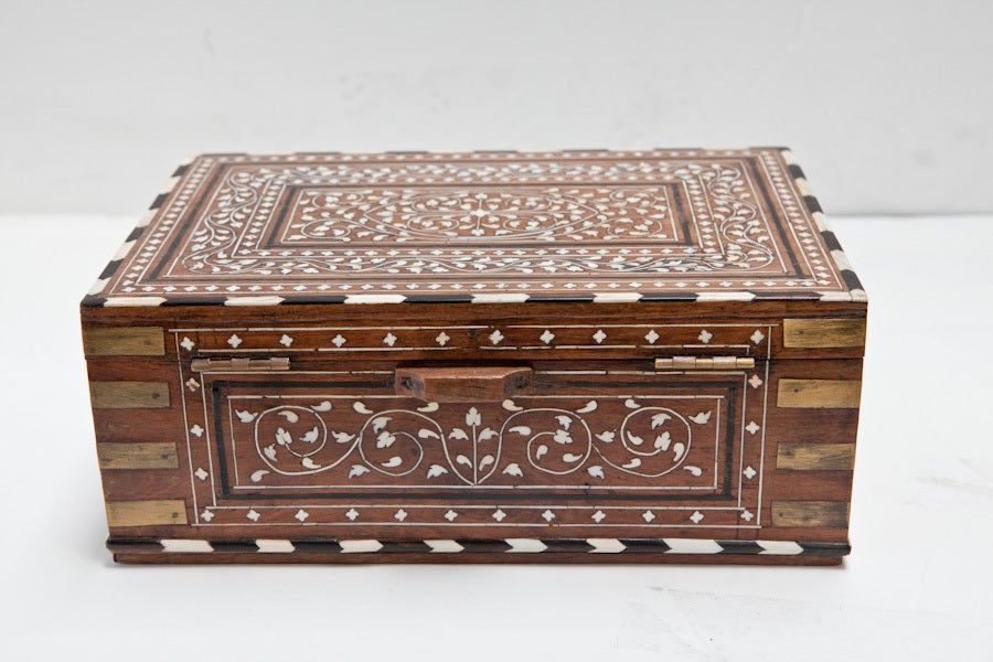 Anglo-Indian Rosewood Dressing Box with Inlay For Sale 3