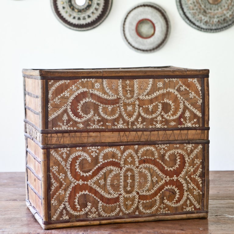 Woven palm clothing storage box from the Indonesian Island of Lombok. Delicate box with beautiful hand stitched shell decoration.