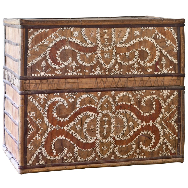 Woven Palm Storage Box with Beaded Shell Applique For Sale