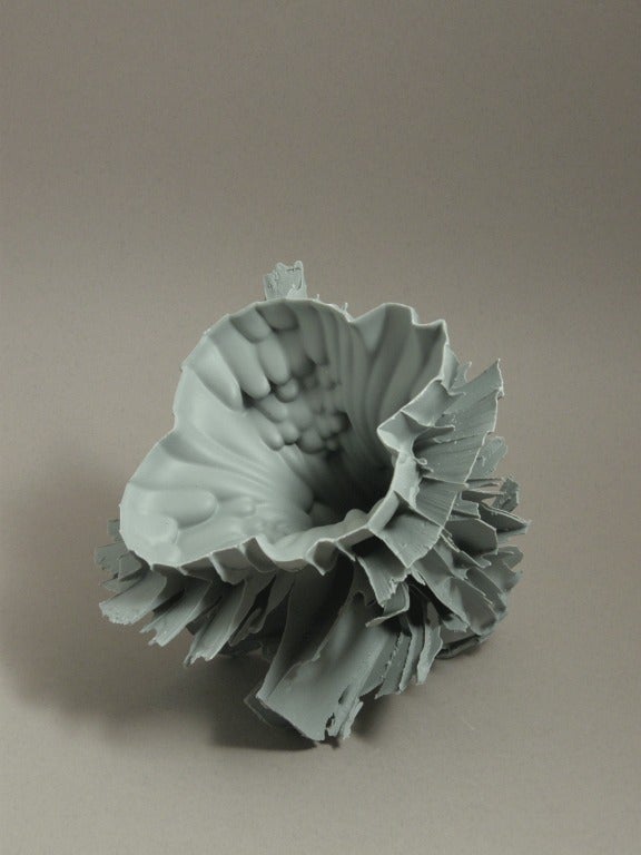 Ungherese Fiore moderno in ceramica di Zsolt Jozsef Simon in vendita