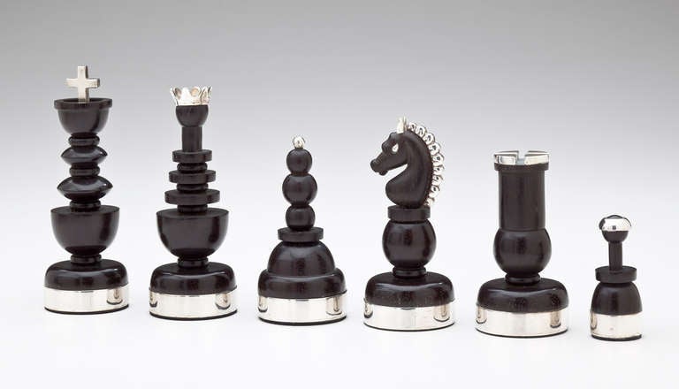 Modern Hector Aguilar Chess Set