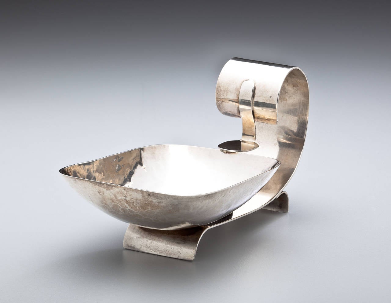 Hand-Crafted Art Deco Sterling Dish by California Designer Philip Paval, circa 1930s