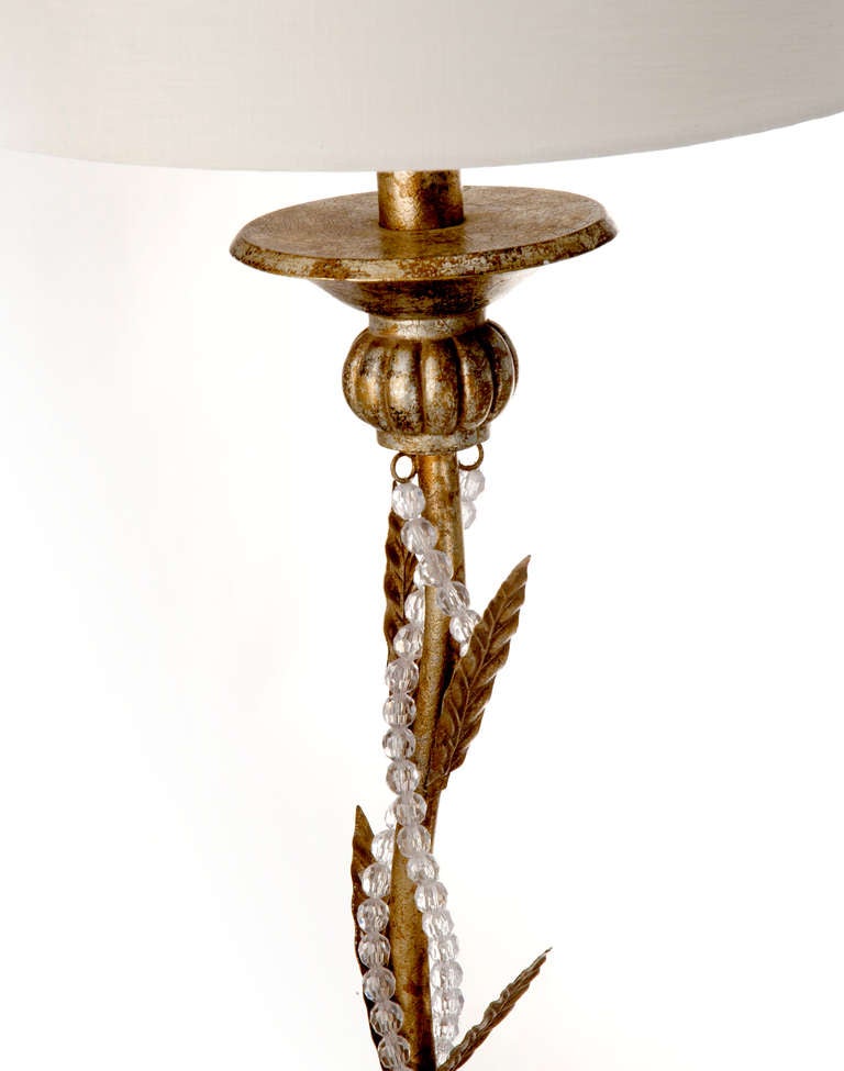 Américain Lampadaire Tole Leaf Beaded en vente