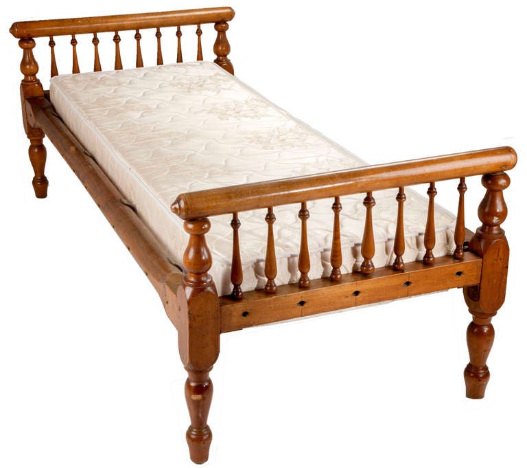 colonial daybed