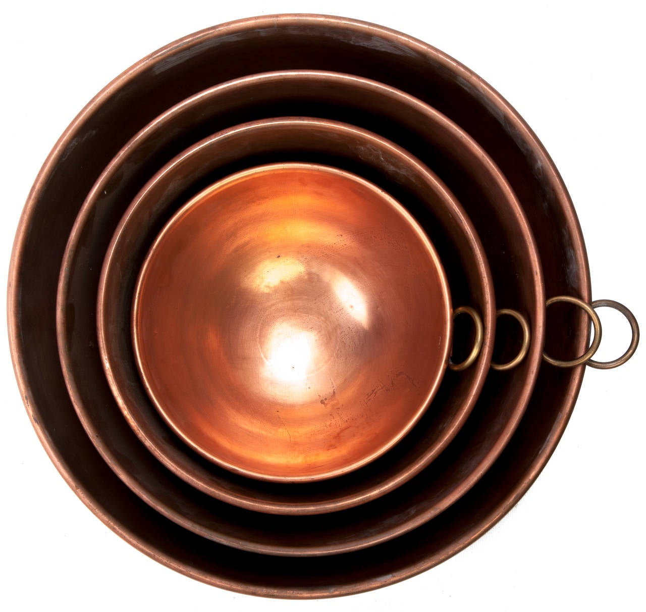 Brossé Ensemble de quatre bols à mélanger en cuivre antique en vente
