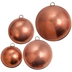 Juego de cuatro cuencos mezcladores de cobre antiguo