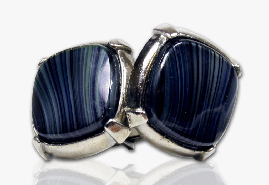 Victorian style banded agate cufflinks with gilt toggle cuff settings. Banded agate is a type of chalcedony, with some of the layers being translucent. These gemstones were highly prized by the Victorians for their beauty and durability.