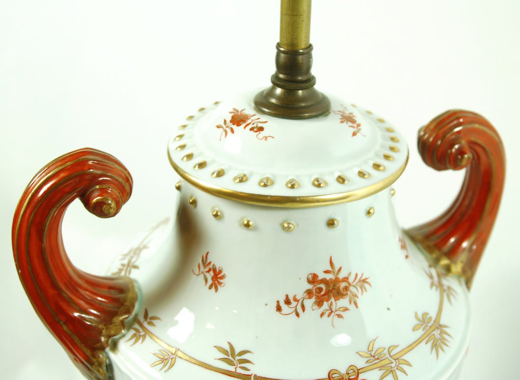 20th Century Chinese Export  Porcelain Urn Lamps For Sale