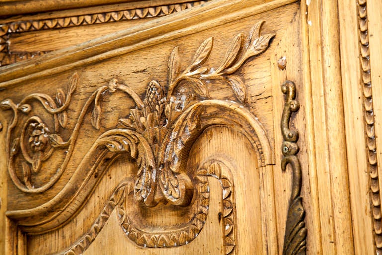 XX secolo Coppia di servitori in Oak Normandy realizzati in Italia per Bloomingdales in vendita