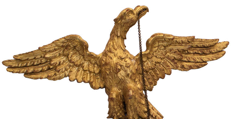 Mitte des 19. Jahrhunderts Georg III Stil Giltwood und Gesso Pier Spiegel mit einem gespreizten Flügeln Adler Kamm flankiert von einem Paar von Ananas finials über einem Fries mit drei Paterae, eine rechteckige abgeschrägte Platte und Cluster-Säule