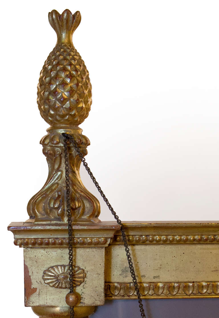 Espejo de muelle de madera dorada y gesso estilo Jorge III Moldeado en venta