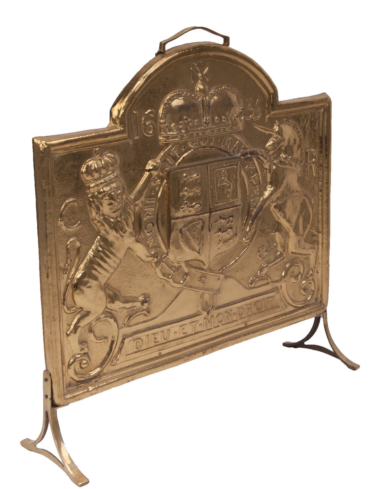 Colonial Williamsburg reproduction of a Repousse British brass fire screen of 1665. Embossed British Royal Coat of Arms depicting 'The Lion and The Unicorn' with brass handle cast brass feet.