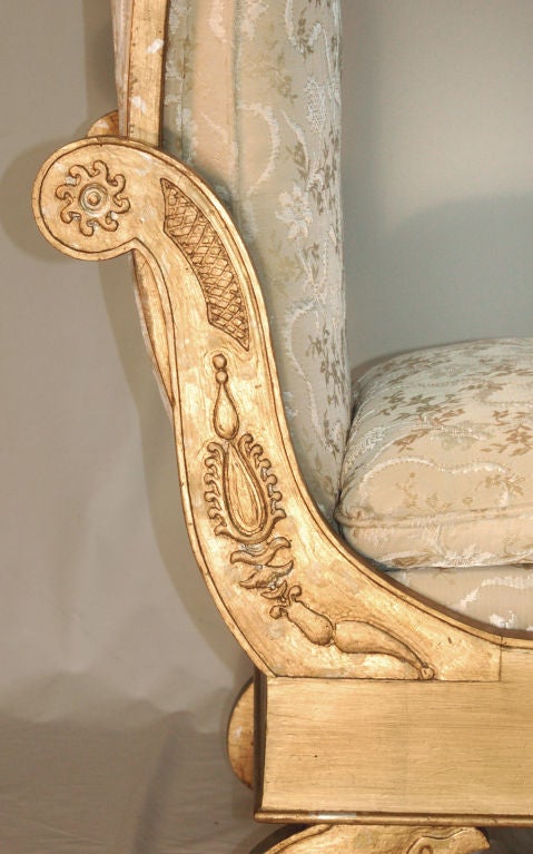 Satin Enchanteresseuse chaise longue française de style Empire en vente