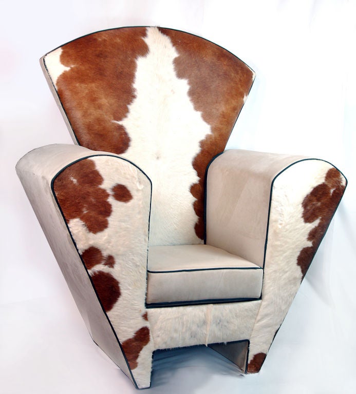 Dieser fantasievolle, übergroße Sessel ist ein herrlich komisches Beispiel für die postmoderne Möbeldesign-Bewegung, die als Memphis Style bekannt ist. Memphis Style ist eine Wiederholung der Haltungen und Sensibilitäten der Pop-Art-Bewegung; es ist