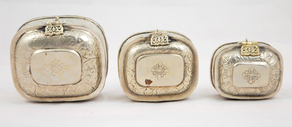 Set of Three Silver Nesting Boxes In Fair Condition In Asheville, NC