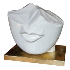 Sculpture de lèvres contemporaine surdimensionnée