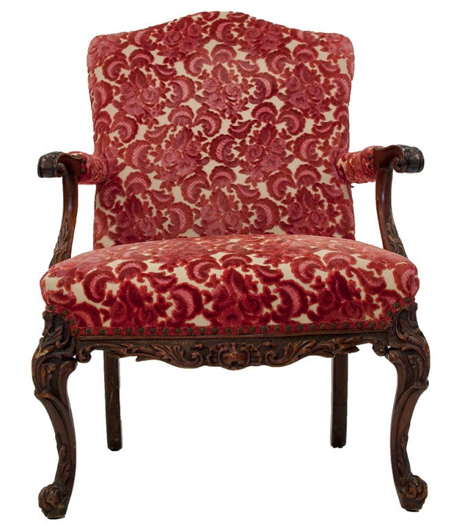 Anglais Fauteuil rembourré victorien avec brocart à fleurs de canneberge en vente