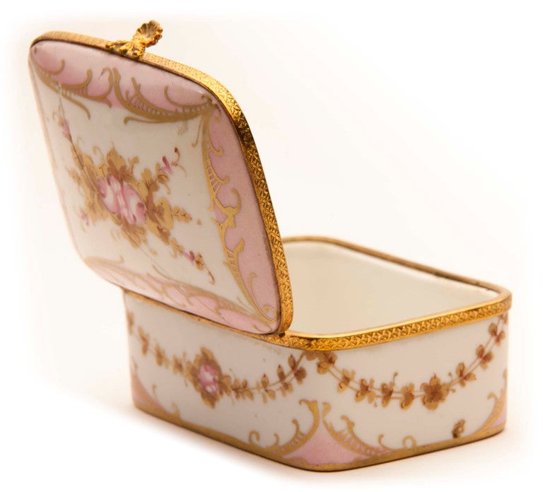 XVIIIe siècle et antérieur Boîte à limoge style Marie Antionette en vente