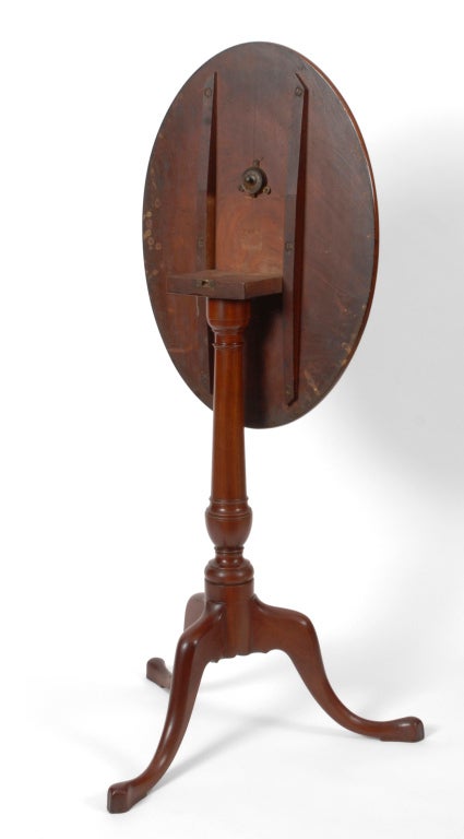 A very good Chippendale mahogany tilting candlestand, Mass