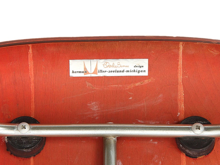 Ash Aniline Red DCM by Eames For Sale 2