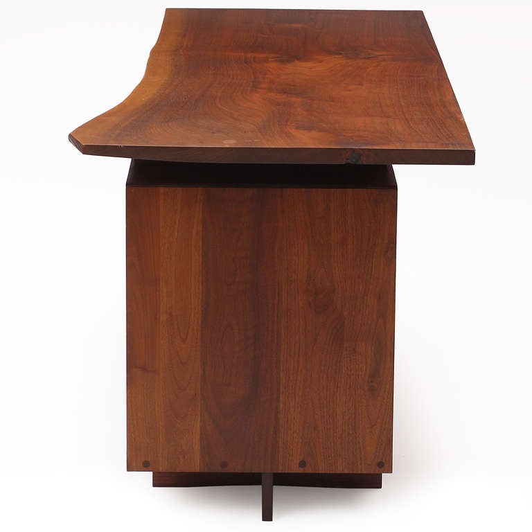 Conoid Desk by George Nakashima In Excellent Condition In Sagaponack, NY