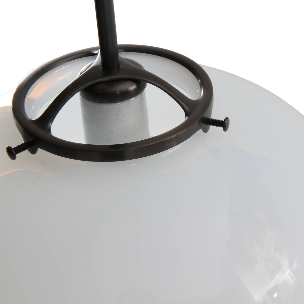 Lampadario emisferico in vetro di latte dagli USA In condizioni buone in vendita a Sagaponack, NY