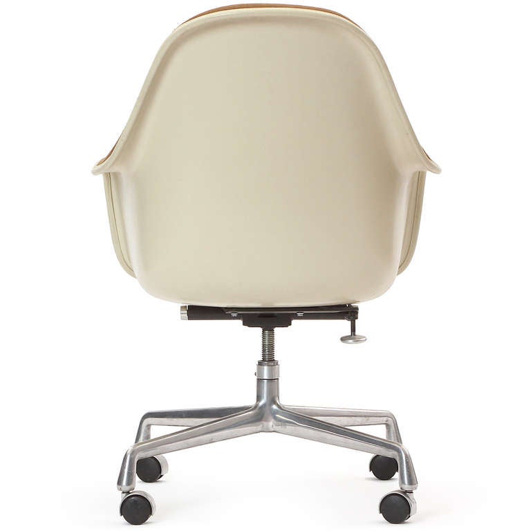 Shell-Stuhl mit hoher Rückenlehne (Aluminium) im Angebot