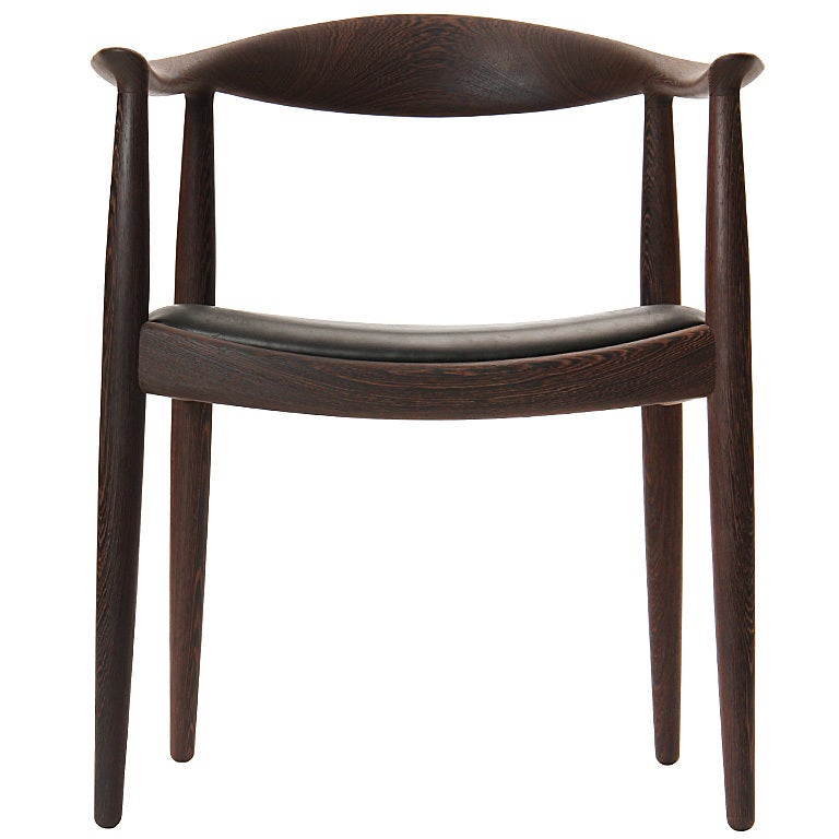 The Round Chair in Wenge by Hans J. Wegner