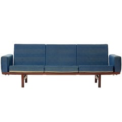 Sofa by Hans J. Wegner 9