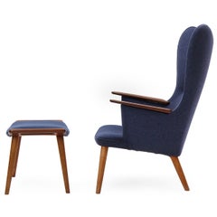 Sessel mit Herzlehne und Ottomane von Hans J. Wegner