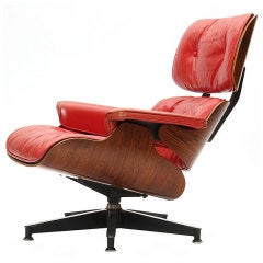 Chaise longue rouge de Charles et Ray Eames