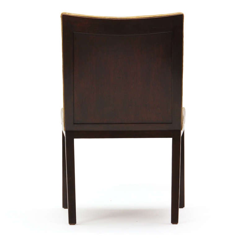 Set aus vier Esszimmerstühlen mit Paneelrücken von Edward Wormley für Dunbar im Zustand „Gut“ im Angebot in Sagaponack, NY