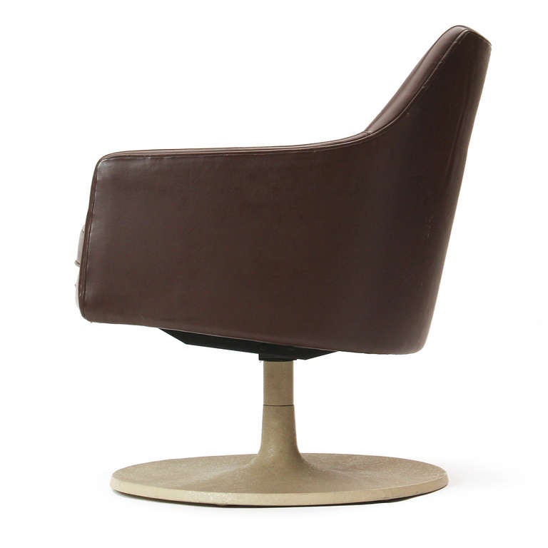 Mid-Century Modern Swivel Chair by Jens Risom For Sale