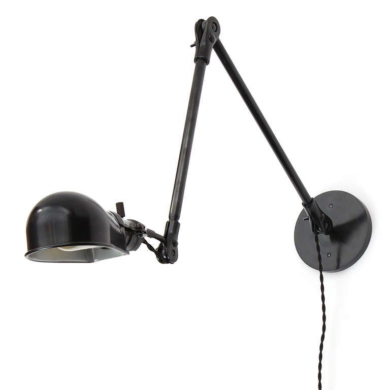 1920s Industrial Adjustable Wall Lamp In Good Condition For Sale In Sagaponack, NY