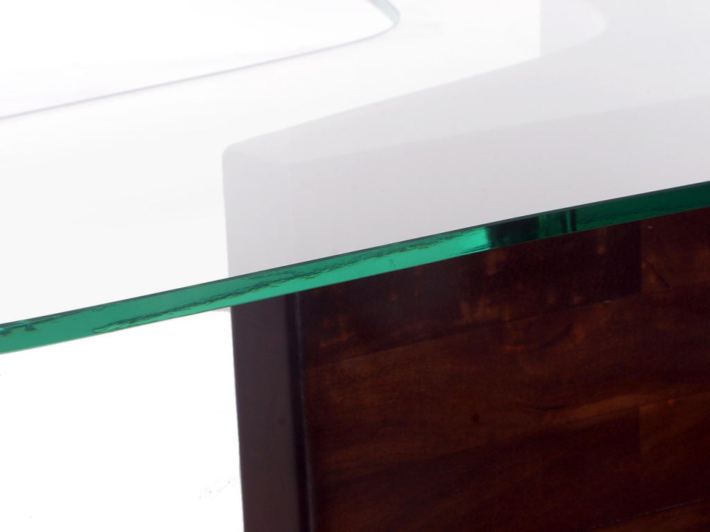 Niedriger Tisch aus massivem Mahagoni und Glas im Zustand „Gut“ im Angebot in Sagaponack, NY