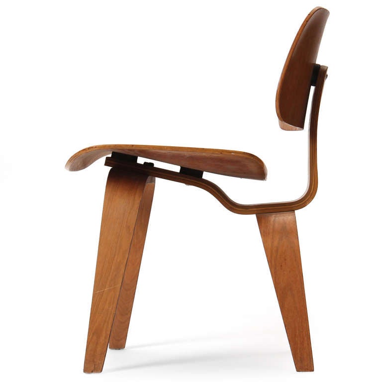 Américain Chaise de salle à manger DCW de Charles Eames pour Herman Miller en vente