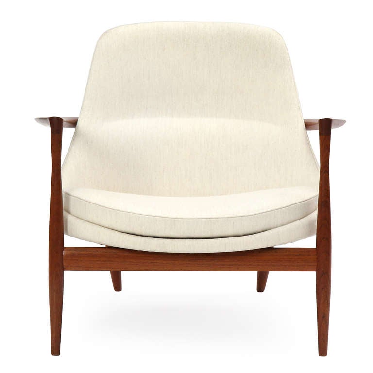 An excellent pair of Elizabeth lounge chairs (with matching ottomans) having expressive and finely crafted teak frames supporting floating sculptural seats  upholstered in a rich cream twill wool by Savak. 

Chairs and ottomans price