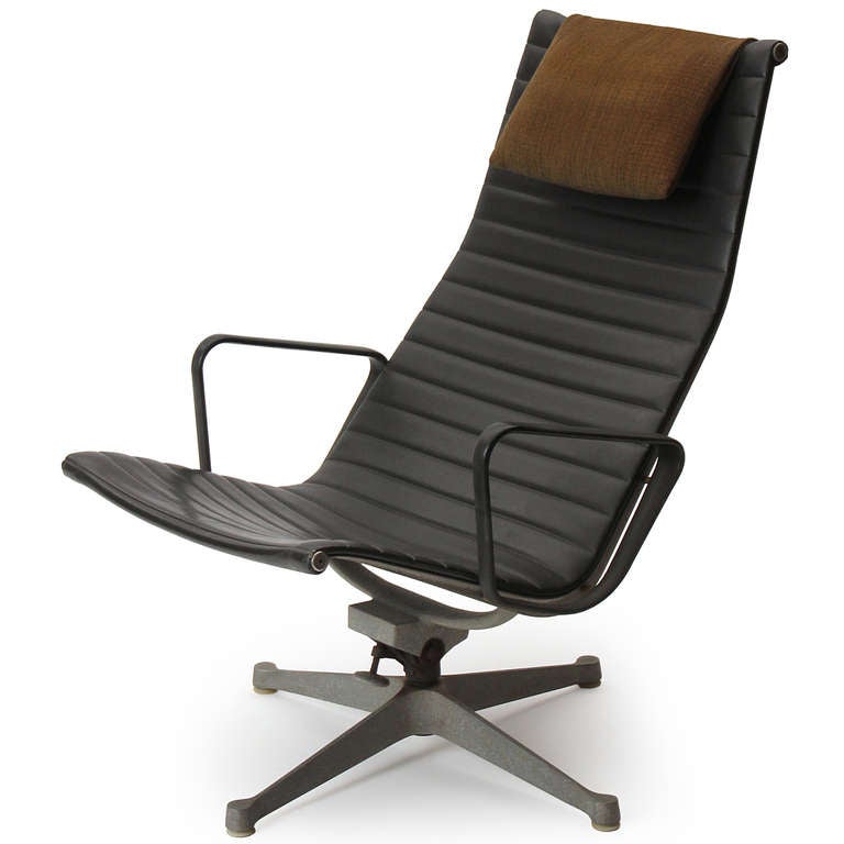 American Aluminum Group Lounge Chair & Ottoman by Charles and Ray Eames For Sale