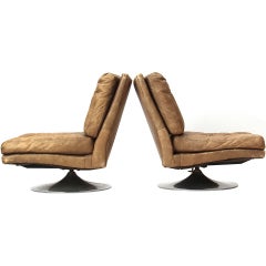 Vintage Swiveling Lounge Chairs By Milo Baughman