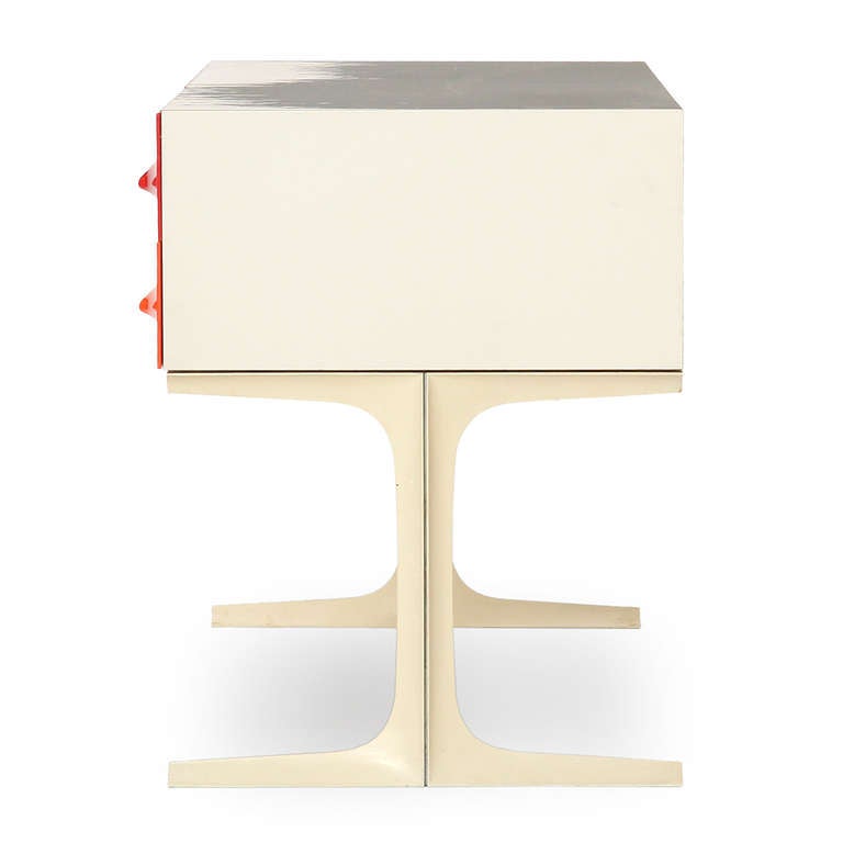 DF-2000 Chest of Drawers by Raymond Loewy In Good Condition In Sagaponack, NY