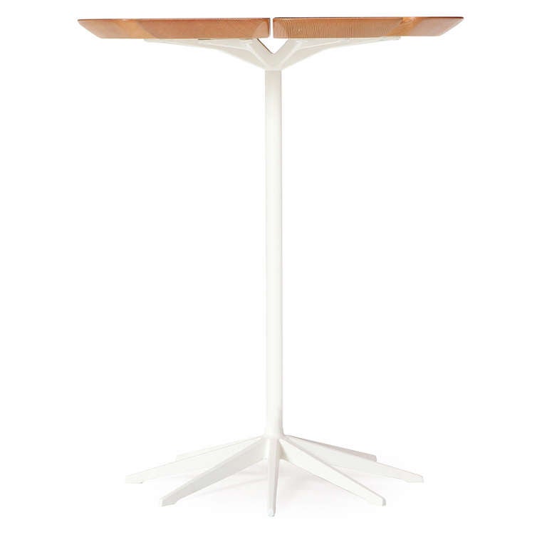 A Mid-Century Modern 'Petal' end/side table designed by Richard Shultz. With a flower-like pine top on a white enameled eight-point cast iron pedestal base. Manufactured in the USA by Knoll, circa 1960s.