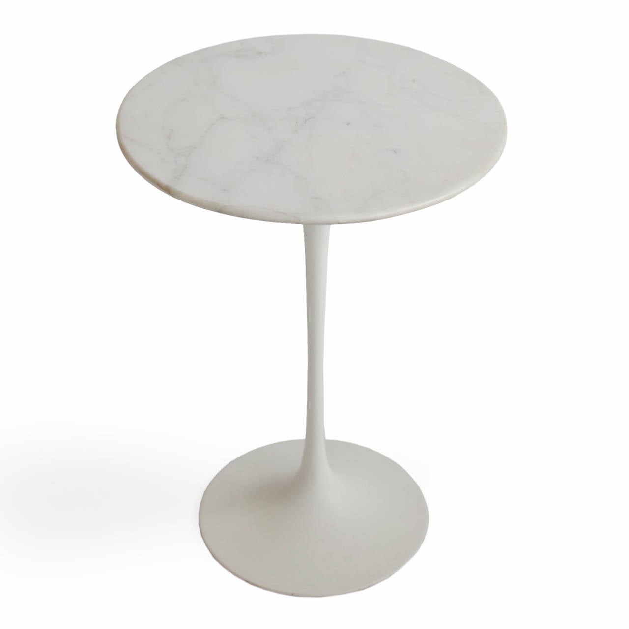 Oval Pedestal Table by Eero Saarinen