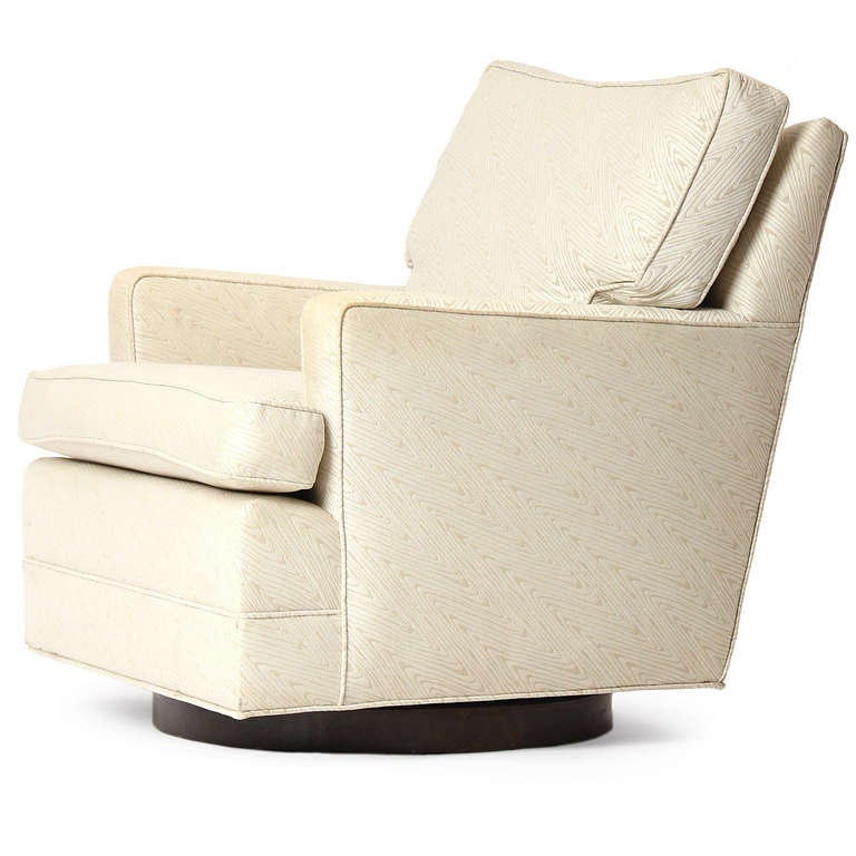 Schöner drehbarer Stuhl von Milo Baughman (Moderne der Mitte des Jahrhunderts) im Angebot