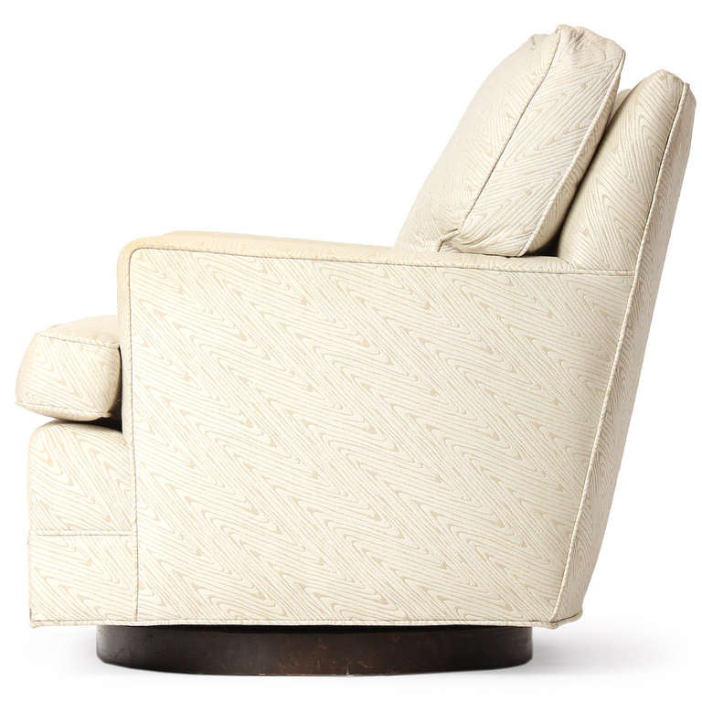 Américain Magnifique chaise pivotante de Milo Baughman en vente