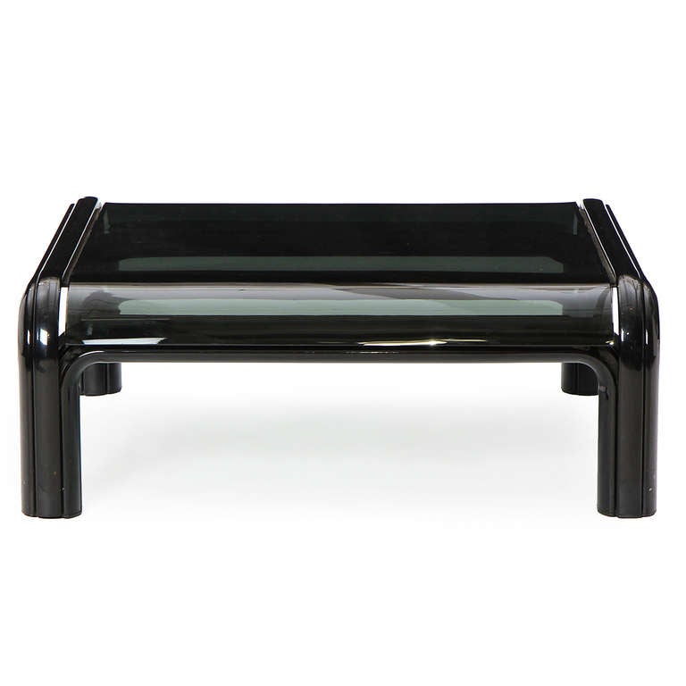 Late 20th Century Pair of Glass and Steel Low Tables by Gae Aulenti For Sale