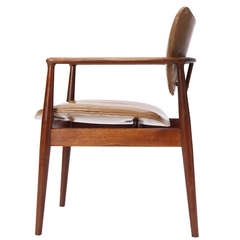 Fauteuil en noyer de Finn Juhl