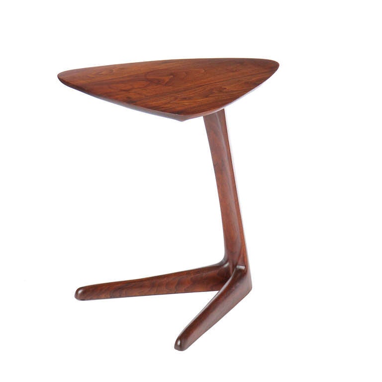 Cantilevered Shield End Table in the Style of Kagan In Good Condition In Sagaponack, NY