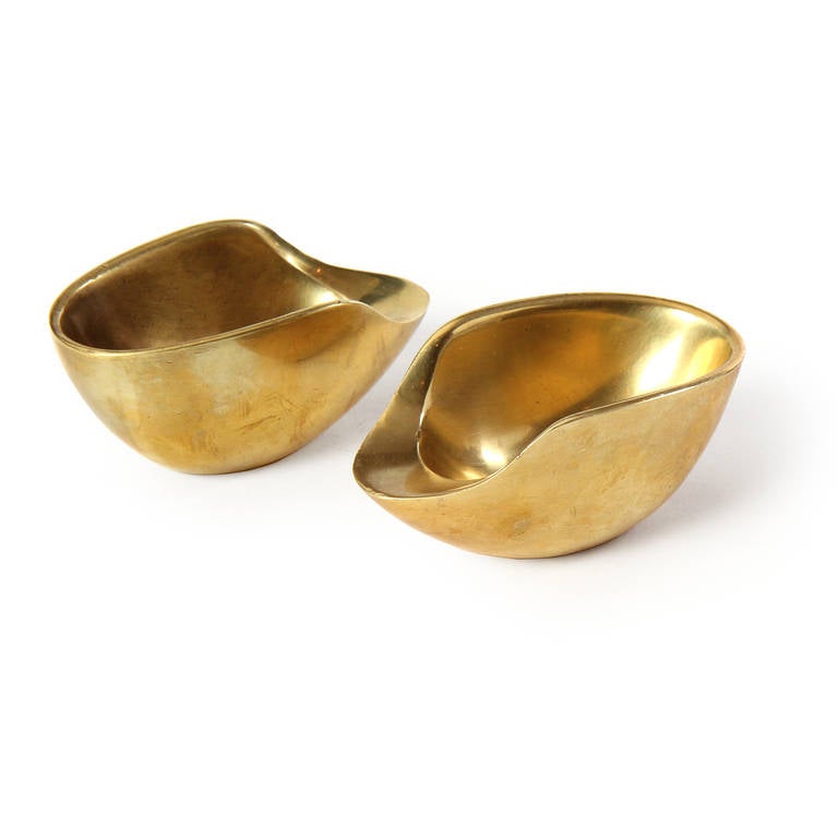 A fine pair of organically shaped, diminutive and warmly patinated bronze bowls by Carl Auböck.