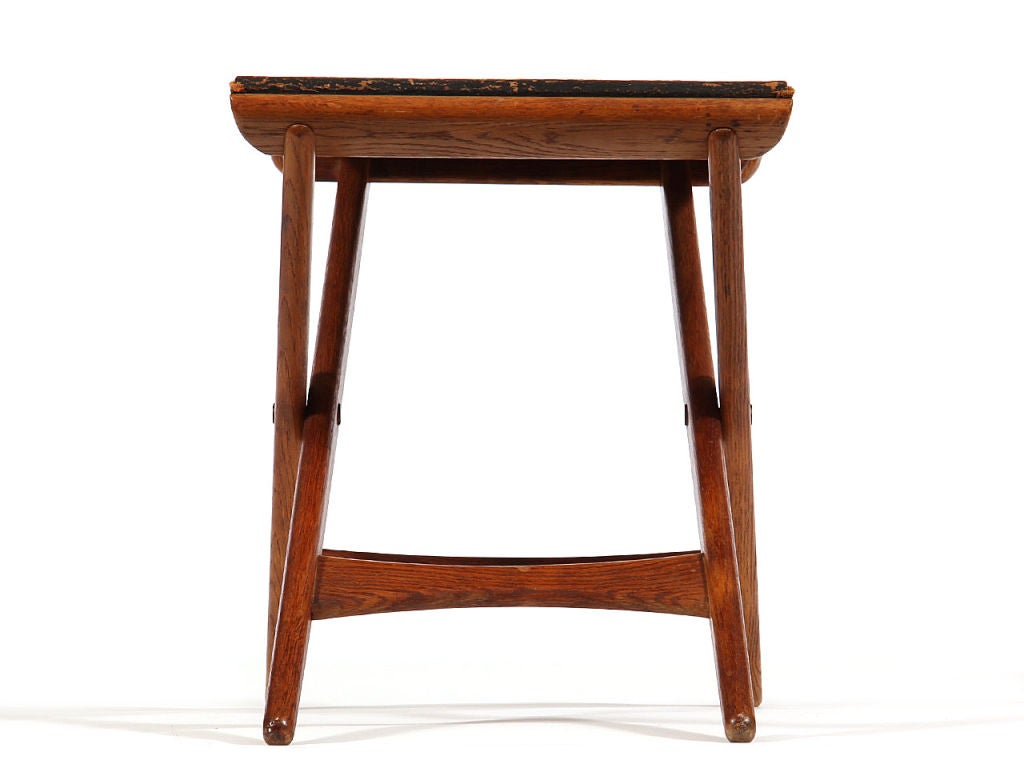 Scandinave moderne Tabouret pliant suédois en chêne fumé des années 1940 par Osten Kristiansson pour Luxus en vente