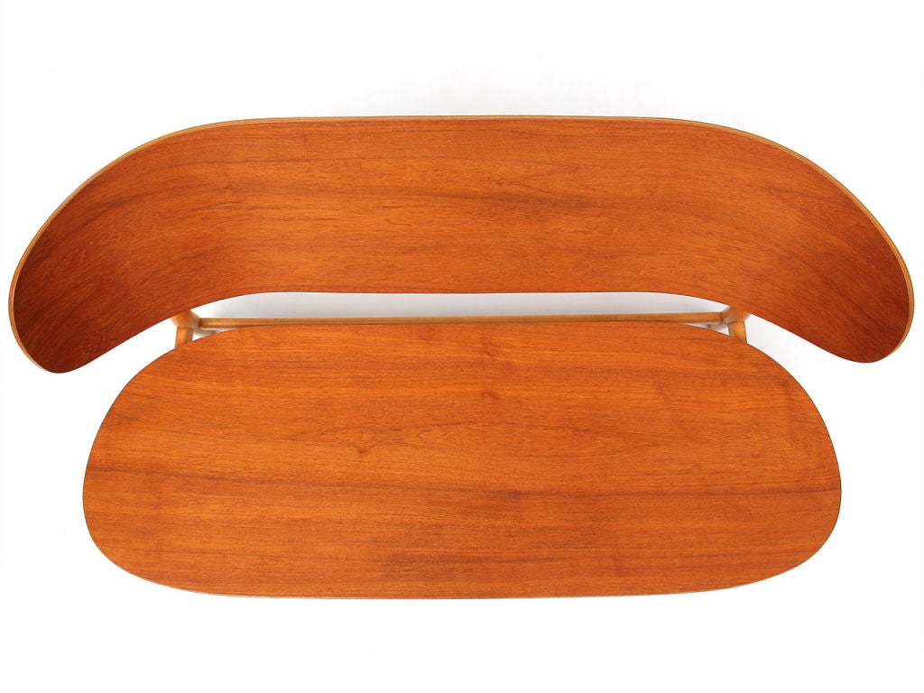 the Shell Settee by Hans Wegner 2